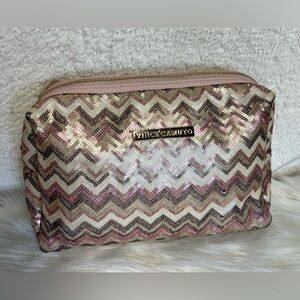 Vince Camuto✨🩷🩶Sequin Zigzag Cosmetic Bag